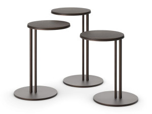 Высокий круглый деревянный журнальный столик