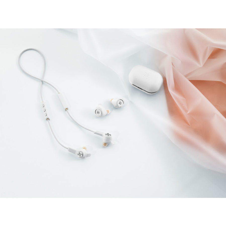 Наушники беспроводные BeoPlay E8 2.0 Motion, белые Bang & Olufsen 1646700 - Вид №1