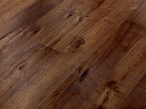 Пол из американского ореха