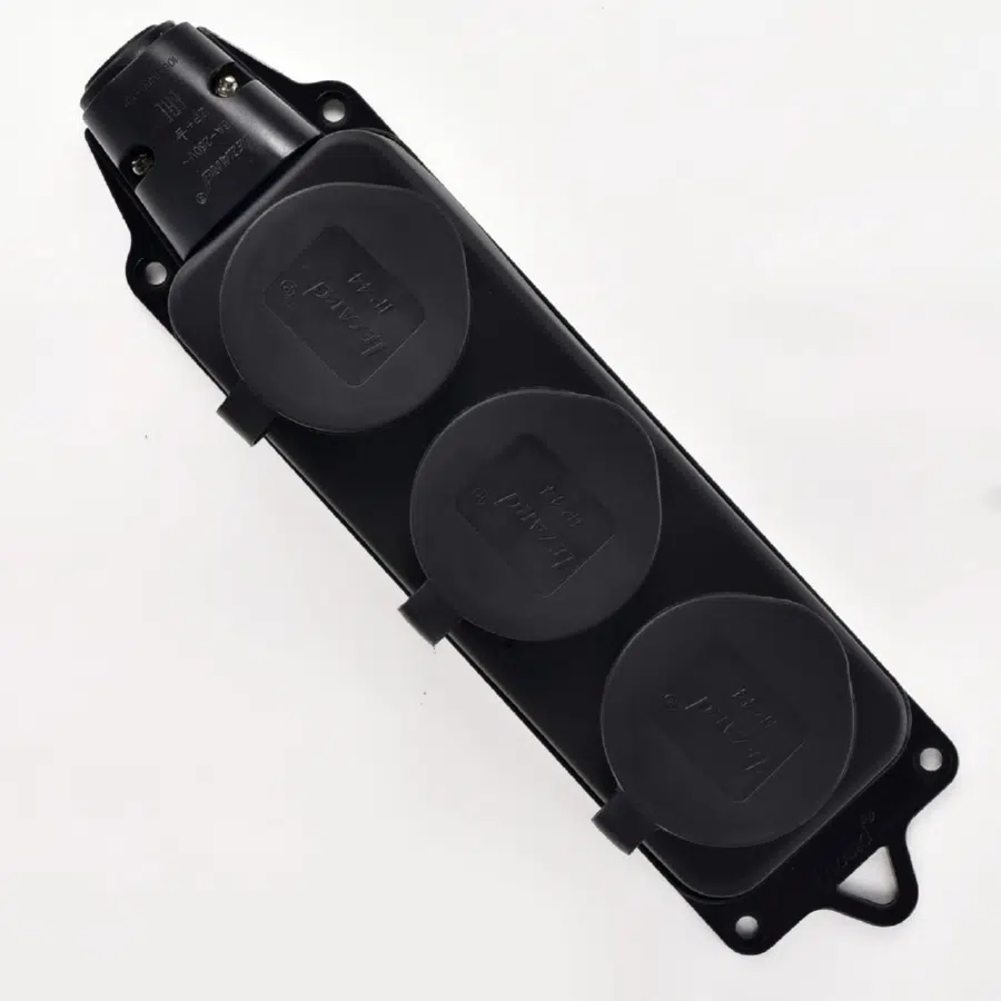Розетка наружной установки тройная с заглушками 2Р+РЕ 1х16А 220-240V черный LEZARD Силовые разъемы (каучук) 106-0400-0101 - Вид №4