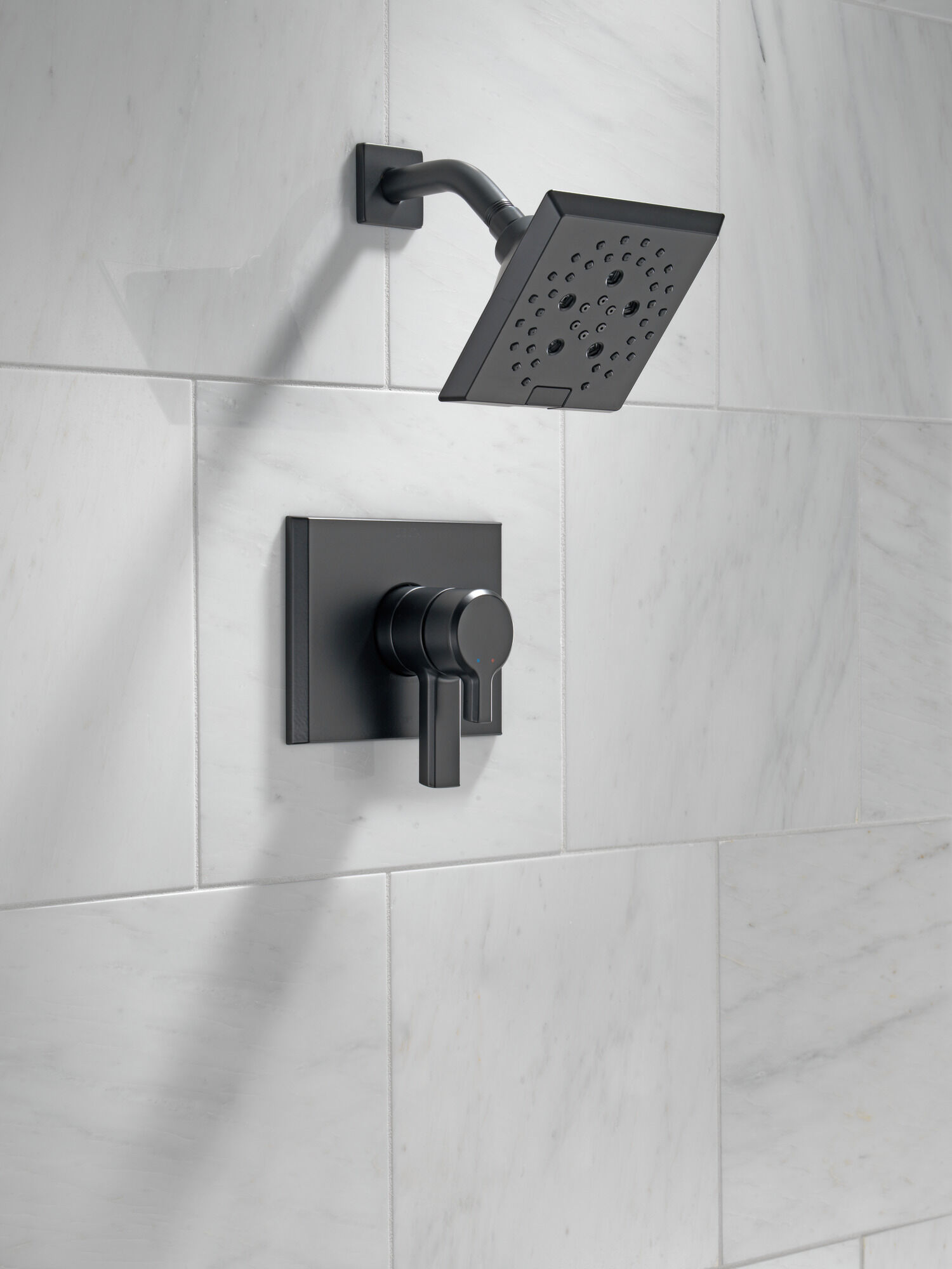 T17299-BL Накладка для душа Monitor® 17 серии H2Okinetic® Delta Faucet Pivotal Матовый черный  - Вид №13