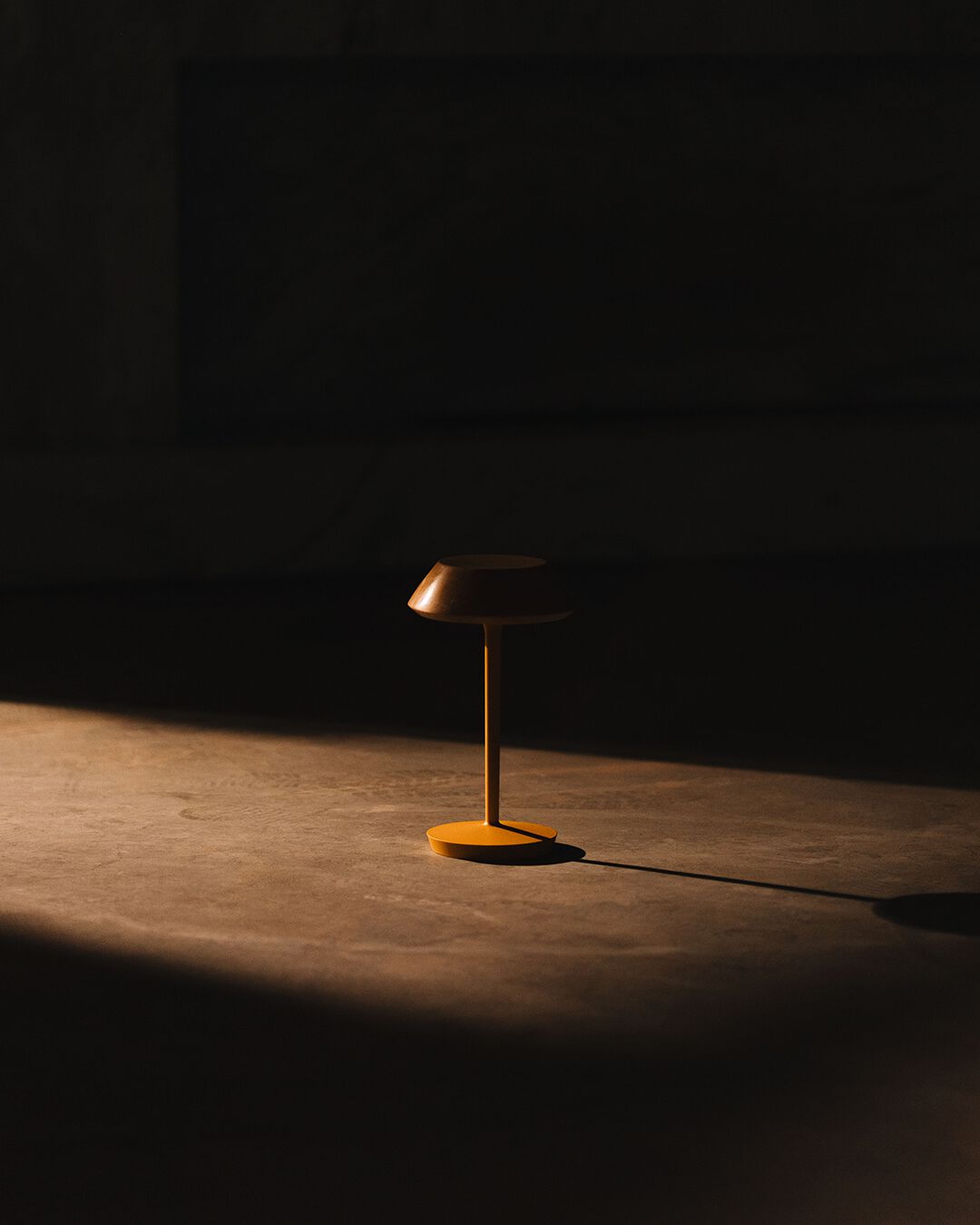 Мраморная перезаряжаемая настольная лампа Maami Home mini FIORE YELLOW ARCH-00084478 - Вид №5