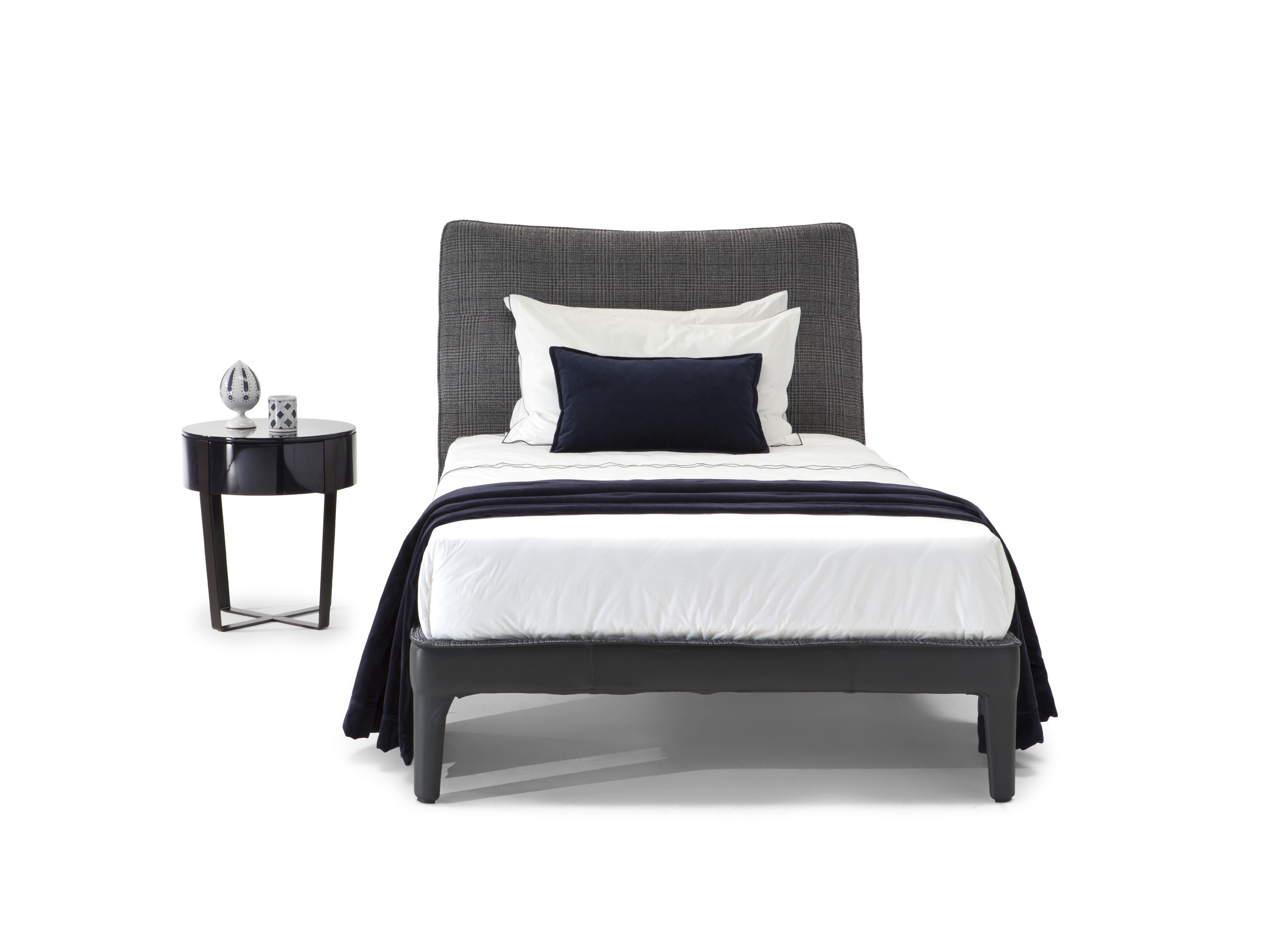 Односпальная кровать из кожи и ткани с мягким изголовьем Natuzzi Italia VENERE ARCH-00099888 - Вид №1