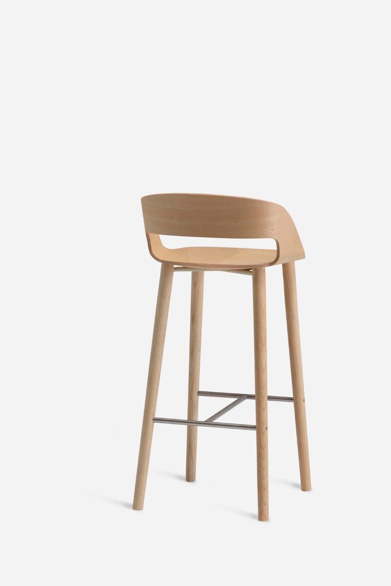 Высокий стул из ясеня с подставкой для ног Vergés Goose ARCH-00139189 - Вид №1