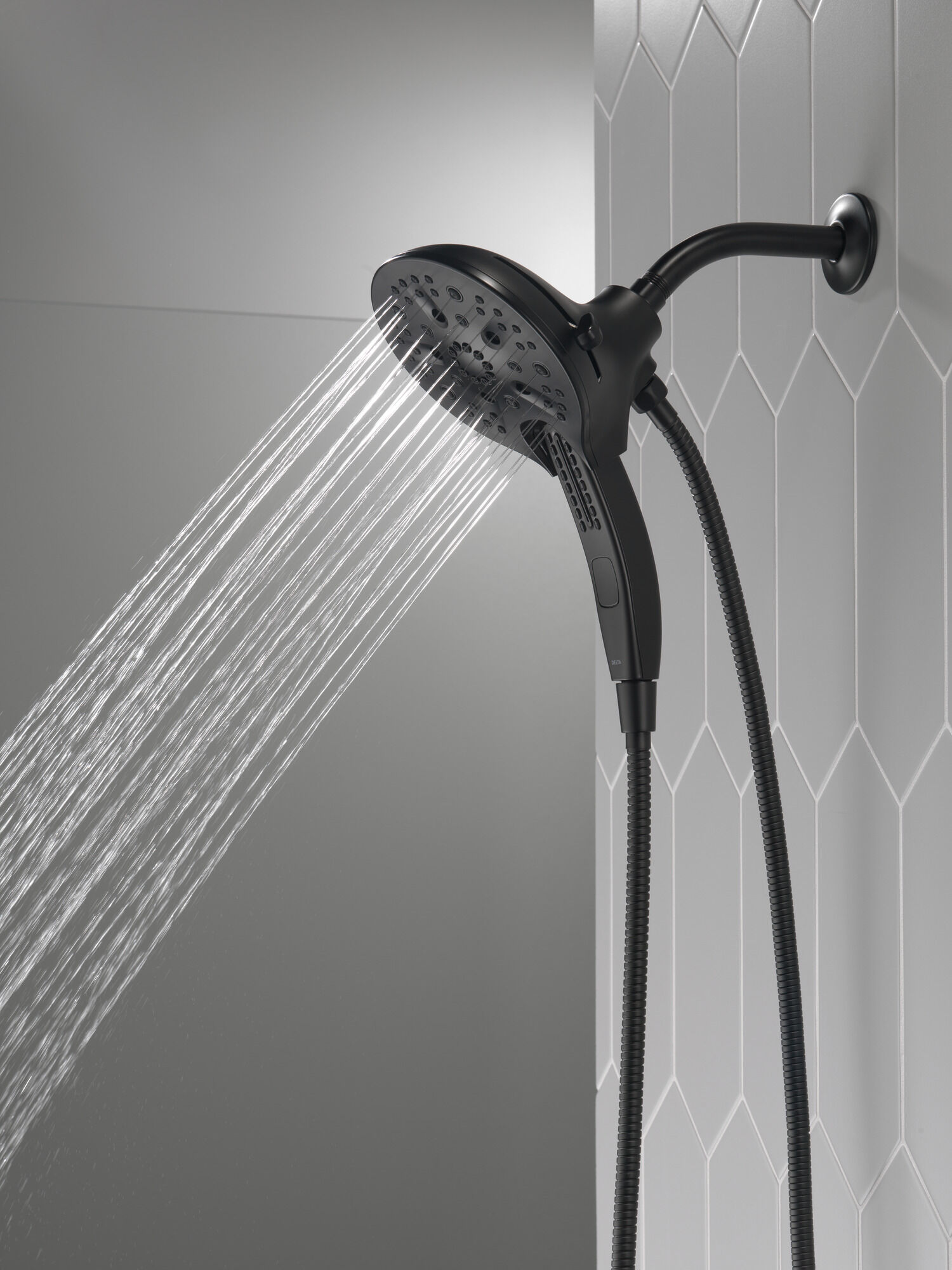 58620-BL-PK In2ition® H2Okinetic® Душ два в одном с 5 настройками Delta Faucet Universal Showering Матовый черный  - Вид №19
