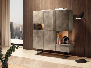 Стеклянный шкаф со встроенным освещением