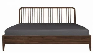 Ethnicraft Двуспальная кровать из орехового дерева Walnut spindle 045186