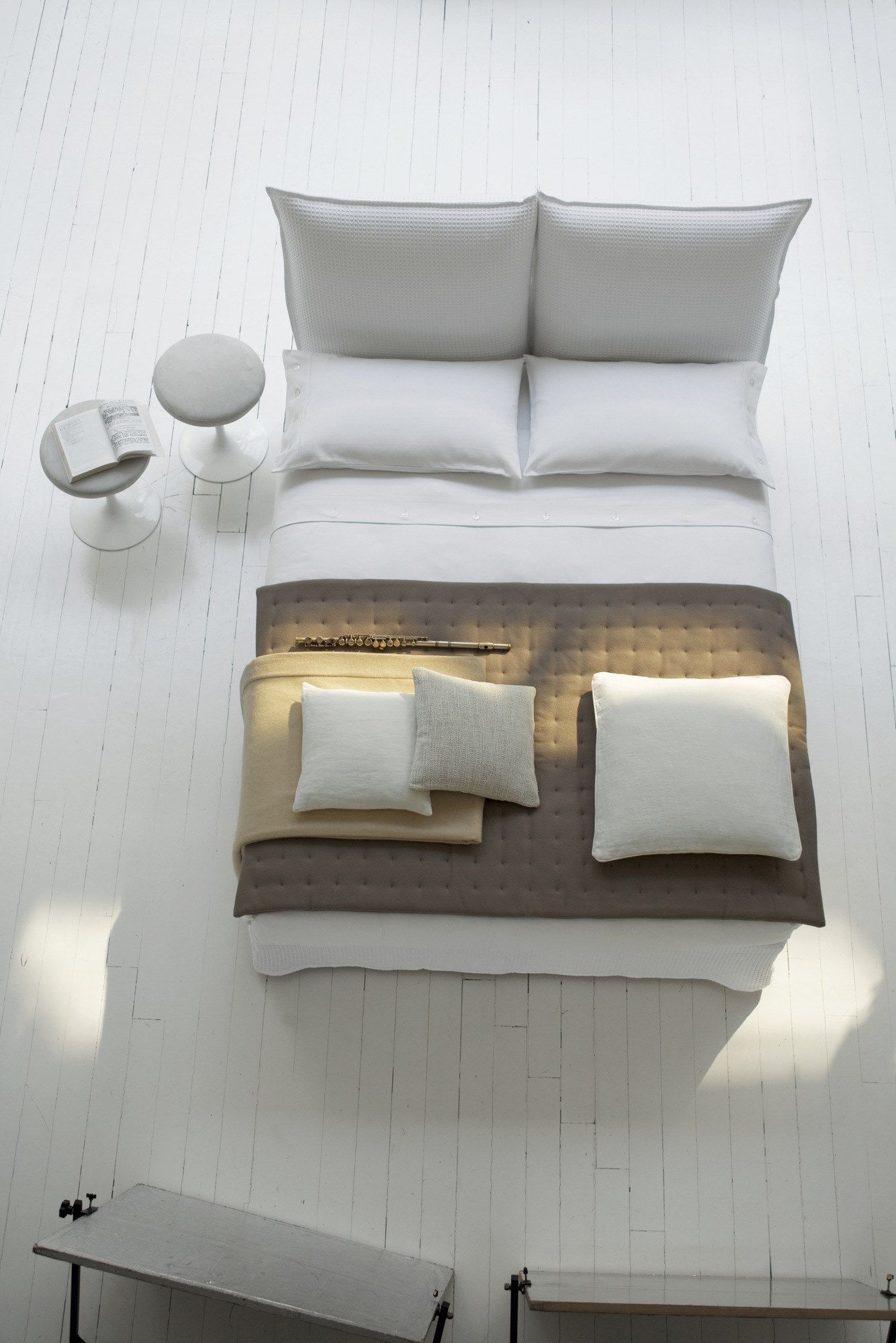 Мягкая и съемная двуспальная кровать Casamania & Horm Milos ARCH-00016110 - Вид №2