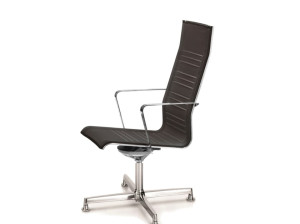 Офисное кресло с сетчатым подлокотником с 4 спицами