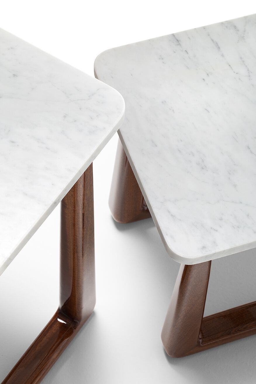 Высокий журнальный столик из красного дерева с мраморным верхом Exteta Loro Piana Interiors, Стулья Delight от Exteta ARCH-00107050 - Вид №5