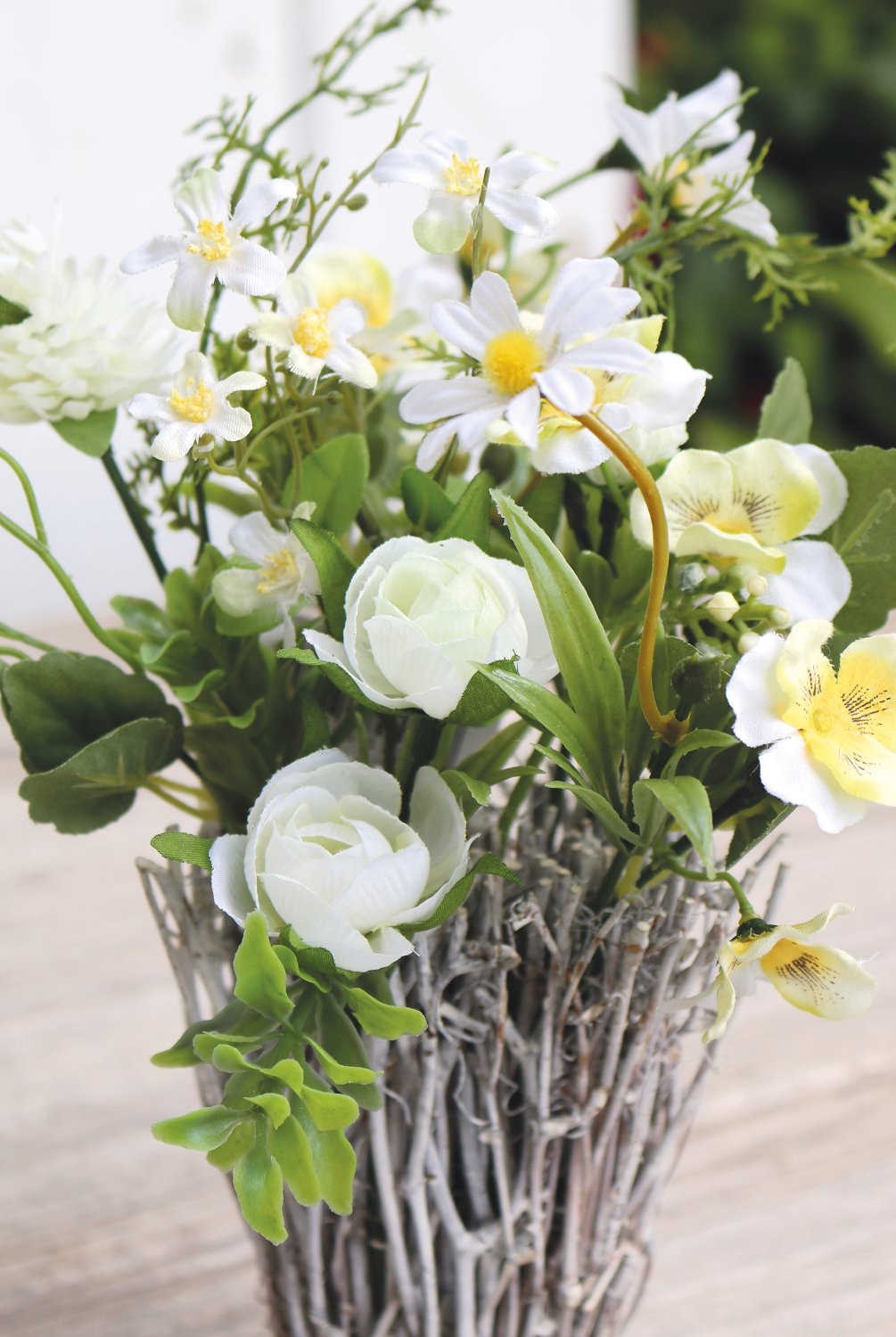 5700 708 a3 Композиция из искусственных цветов с ротангом, 30 см, бело-зеленая H-andreas  - Вид №5