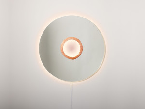 Зеркало со встроенным настенным освещением