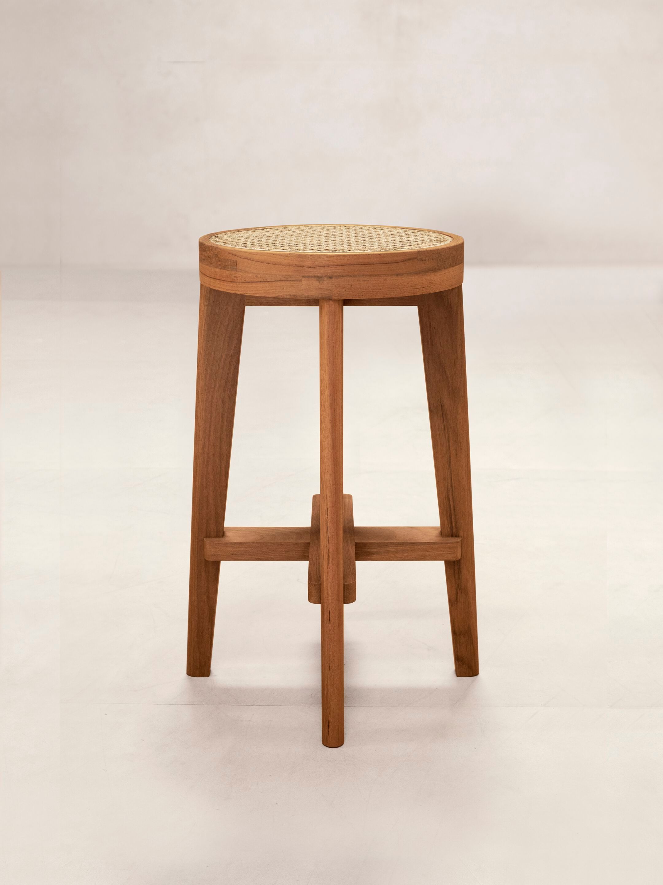 Высокий стул из тикового дерева с подставкой для ног Phantom Hands HIGH STOOL WITH CANE SEAT ARCH-00031194 - Вид №2