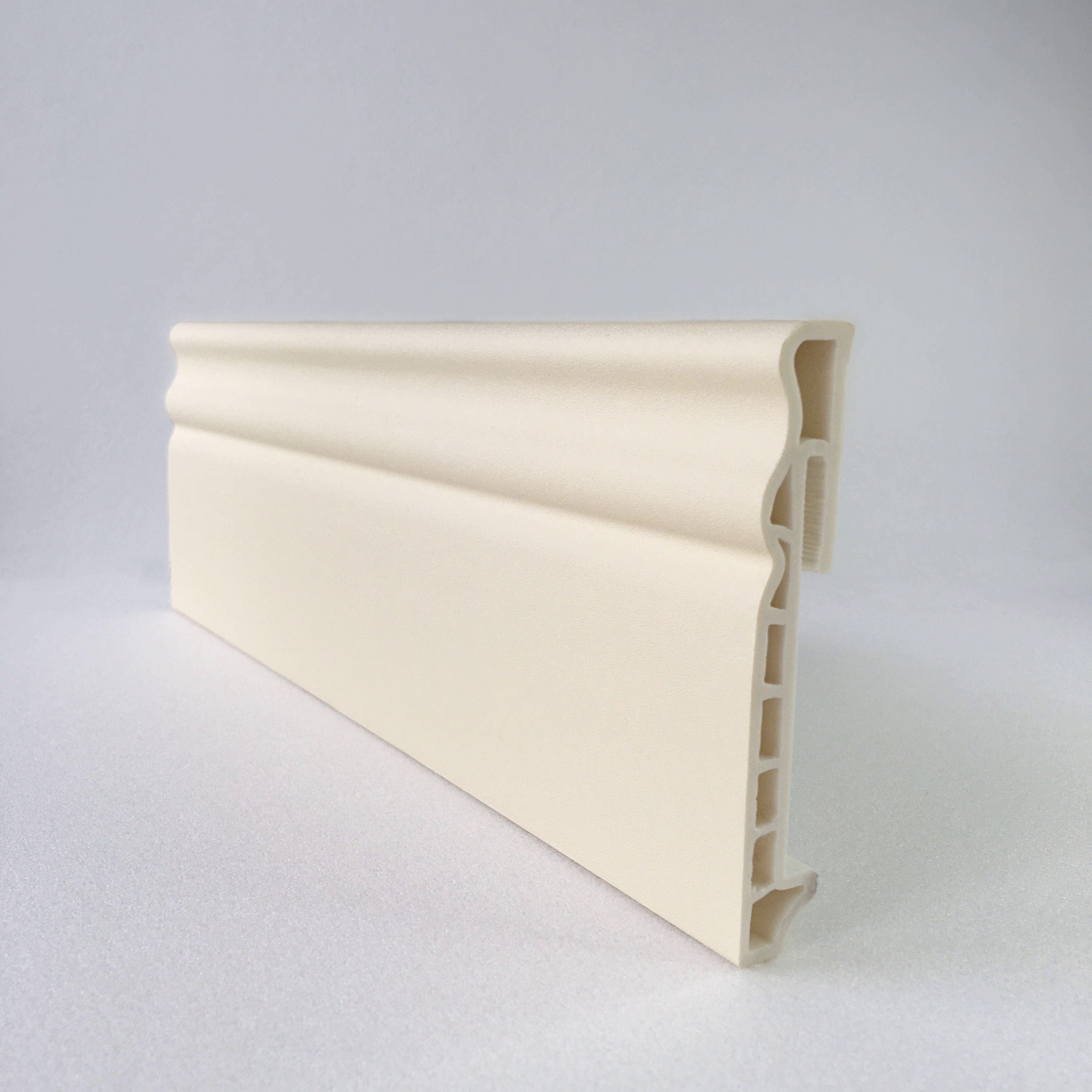 Напольный плинтус  Слоновая кость 100мм DEKOR PANEL DP042