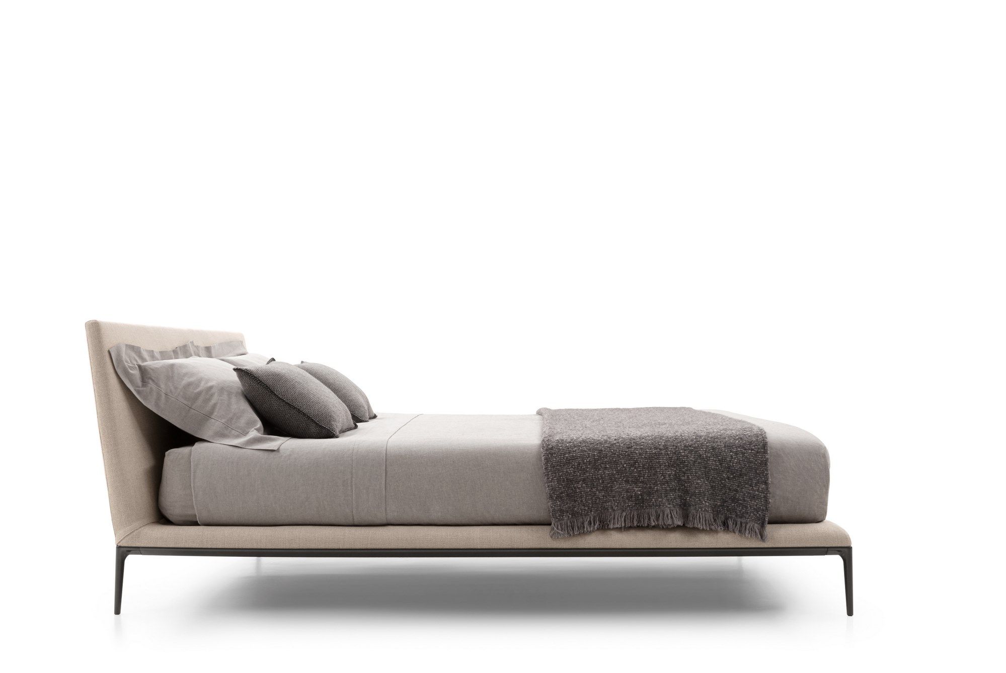 Двуспальная кровать из ткани B&B Italia Атолл ARCH-00017317 - Вид №1