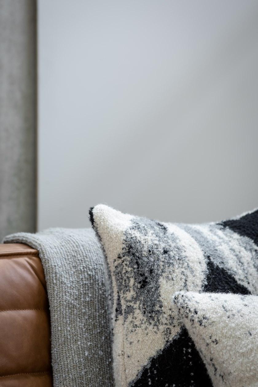 Ethnicraft Прямоугольная подушка из ткани Refined layers 21038/21039 - Вид №12