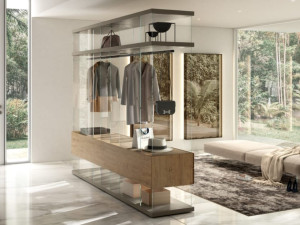 Входная мебель из дерева и стекла