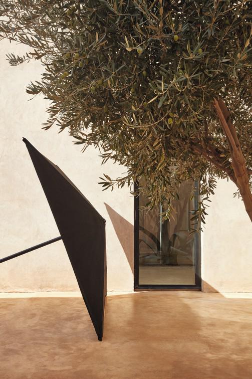 MNST1300 Зонтик teak центральный полюс teak 300x400 черный Manutti Umbrellas  - Вид №10