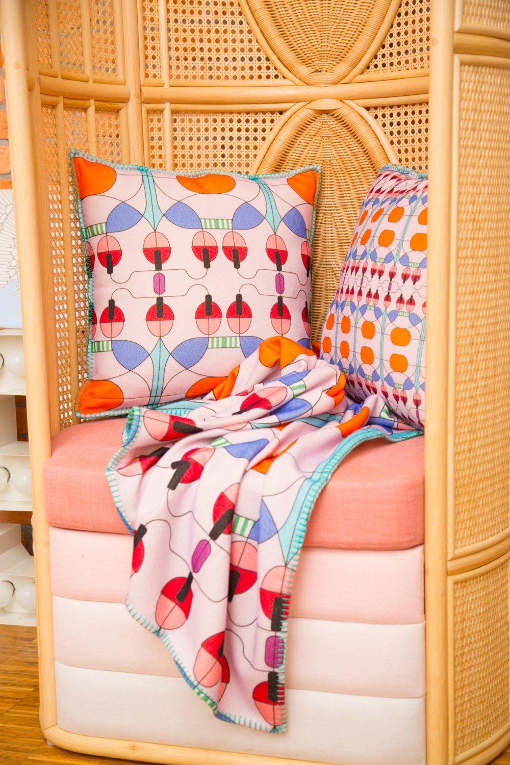 Подушка из шерсти мериноса с геометрическим рисунком Lanerossi Колокольчик ARCH-00011362 - Вид №5