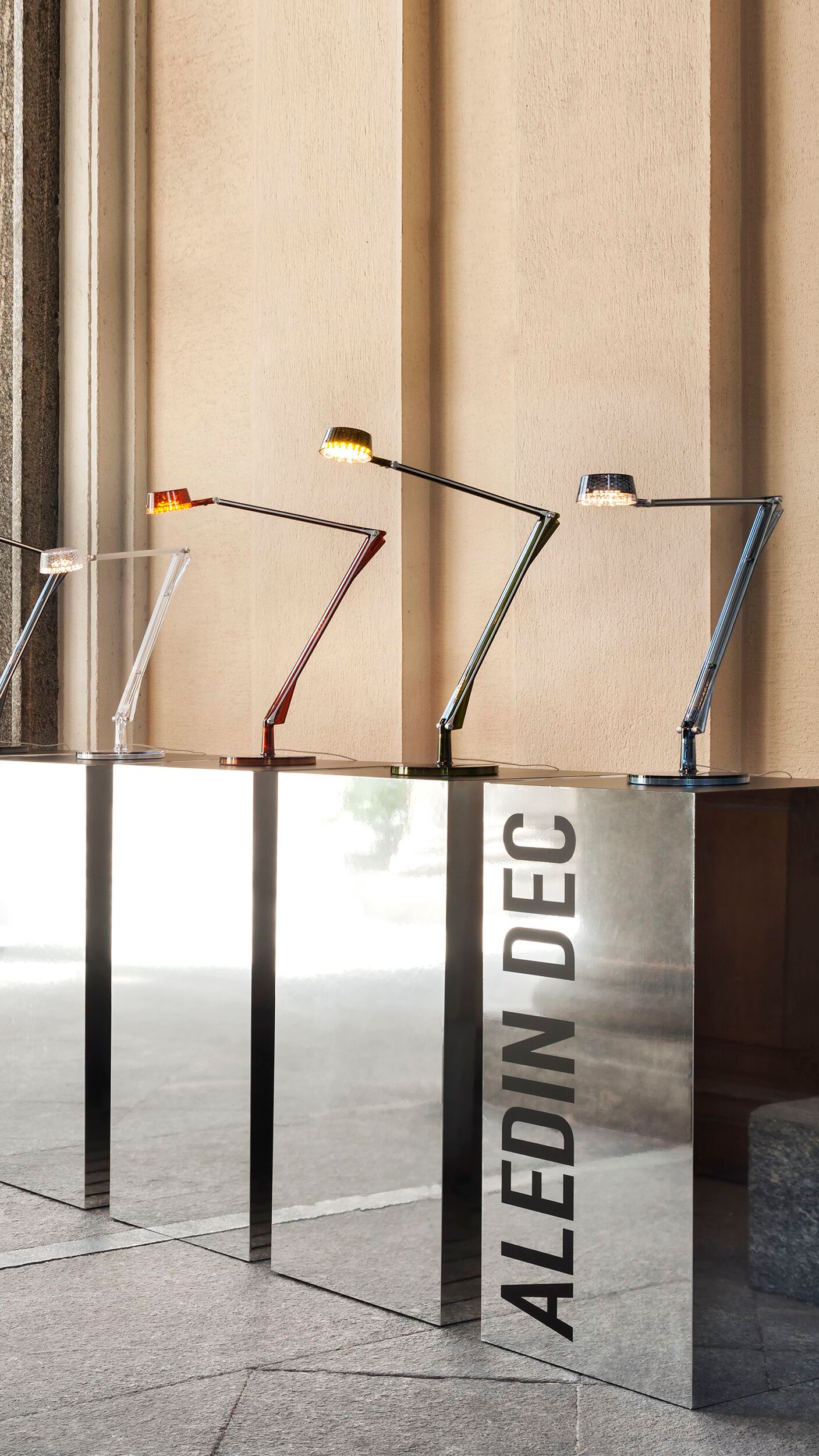 Светодиодная настольная лампа из поликарбоната с диммером Kartell ALEDIN DEC ARCH-00122734 - Вид №4