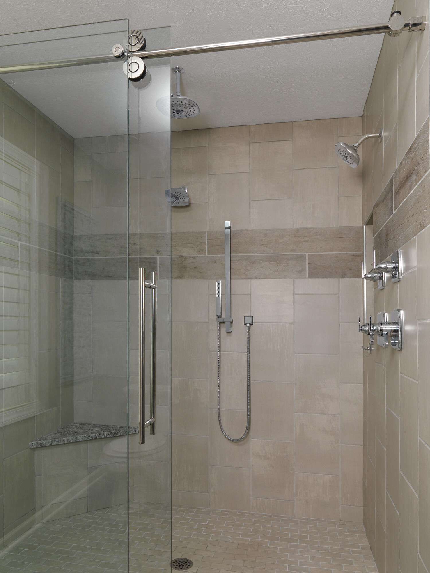 T11864-BL 3-позиционная регулировка 2-портового дивертора Delta Faucet Ashlyn Матовый черный  - Вид №4
