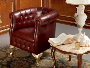 Кресло с подлокотниками