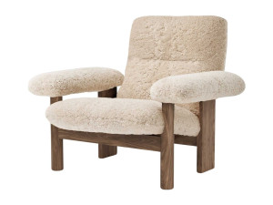 Кресло из овечьей шерсти с подлокотниками