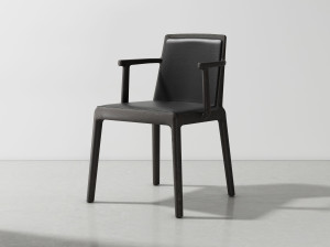 Кожаный стул с подлокотниками