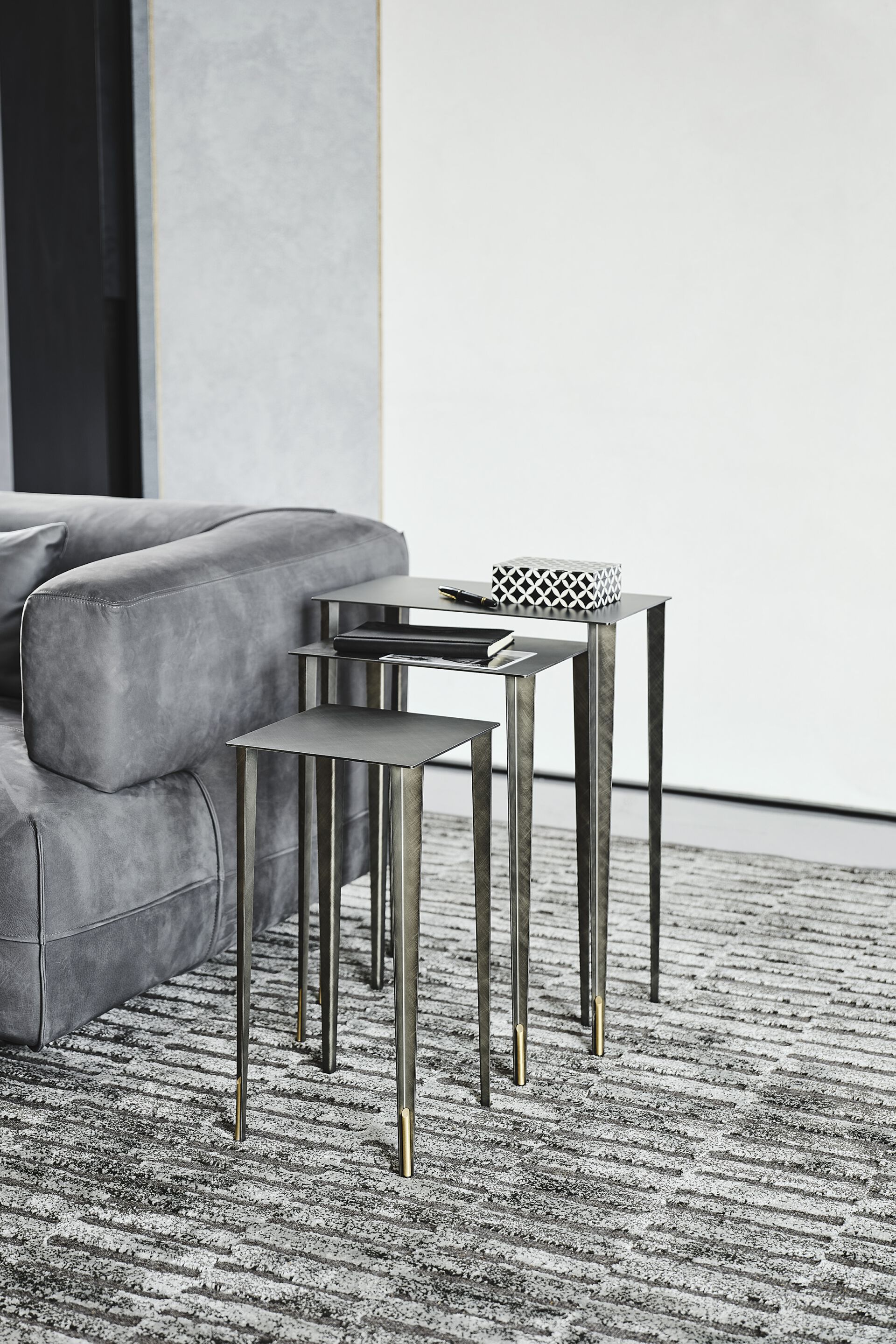 Высокий стальной журнальный столик Cattelan italia SPILLO ARCH-00095274 - Вид №4