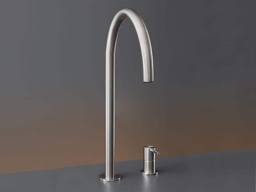 Смеситель для кухни с 2 отверстиями из нержавеющей стали со съемным ручным душем CEADESIGN INNOVO ARCH-00027965