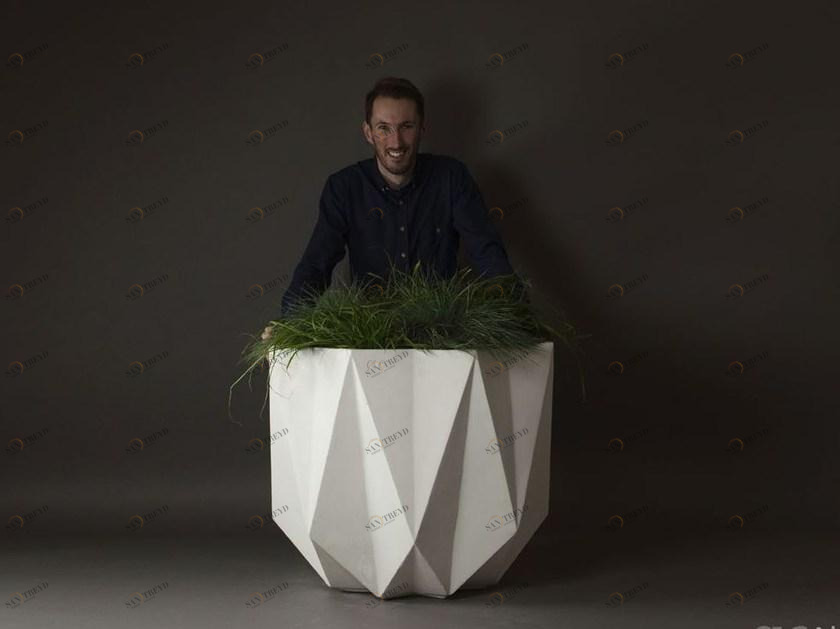 Adam Christopher Сеялка из цементных материалов sun-id-1498471