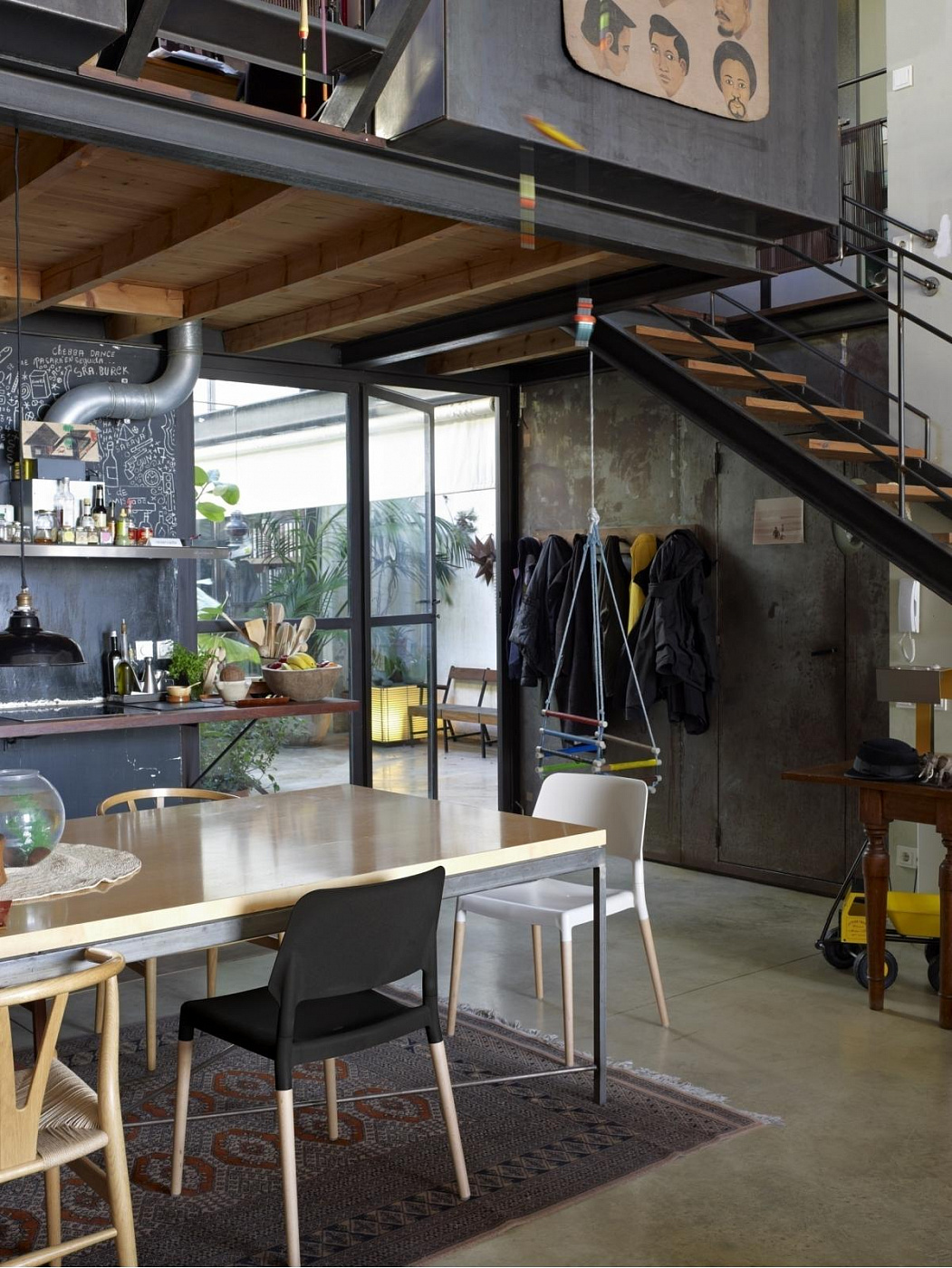 007862 Стул черный Santa & Cole Belloch Santreyd 