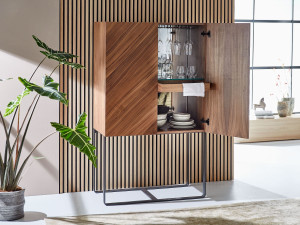 Деревянный барный шкаф