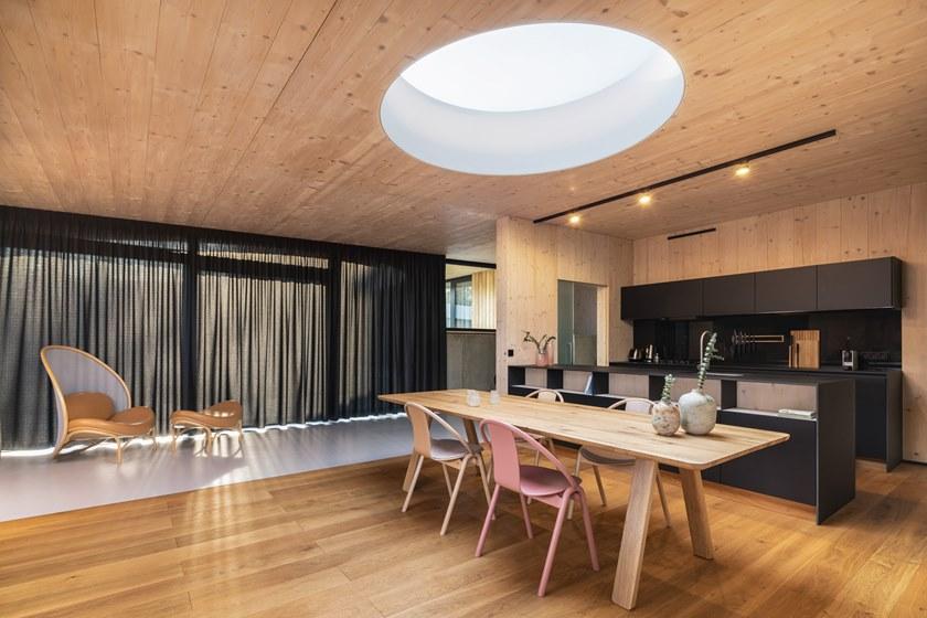 TON Штабелируемый деревянный стул с подлокотниками Again 311 005 - Вид №20