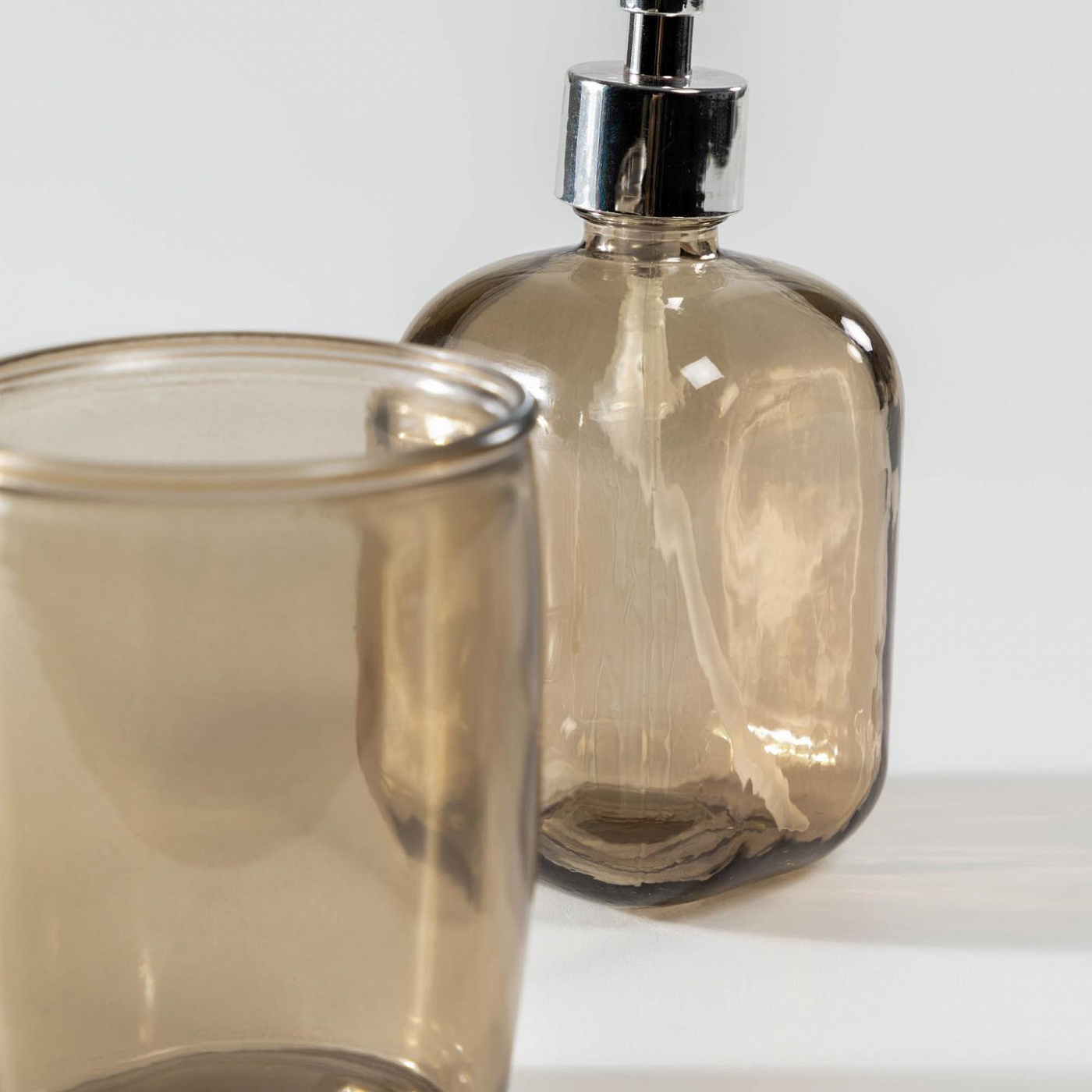 088391 Стакан для ванной коричневый La Forma Trella  - Вид №1