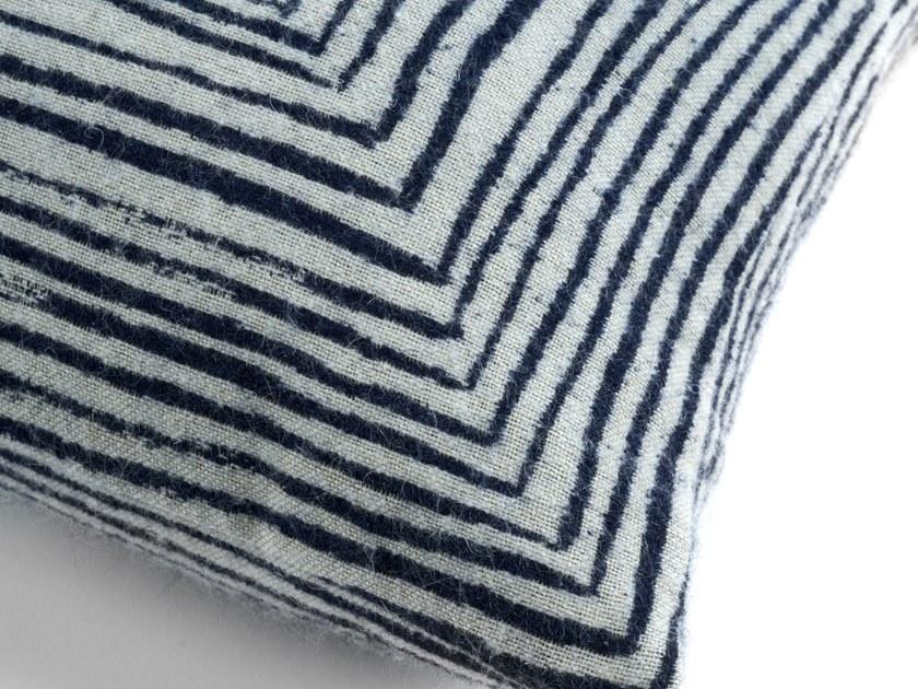 Ethnicraft Квадратная тканевая подушка для дивана Mystic ink 21057 - Вид №1