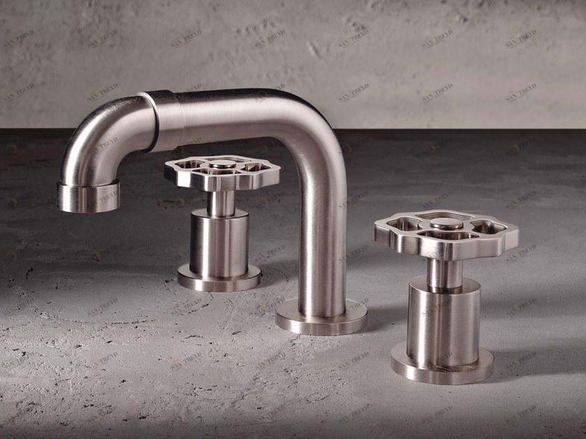 GRAFF Смеситель для раковины на 3 отверстия Vintage 5330000