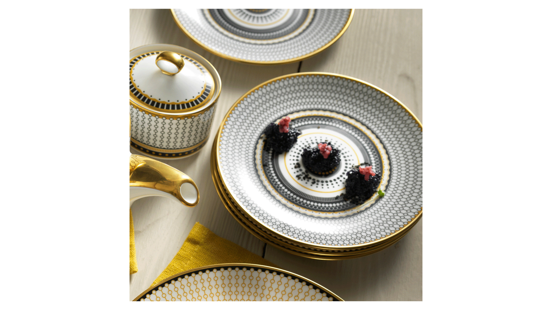 10650441 Royal Crown Derby Тарелка десертная Royal Crown Derby "Вибрации" (Oscillate, Onyx) 16,5см Фарфор костяной  - Вид №1