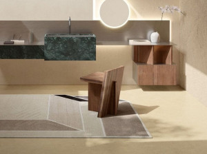 Стул для ванной из грецкого ореха