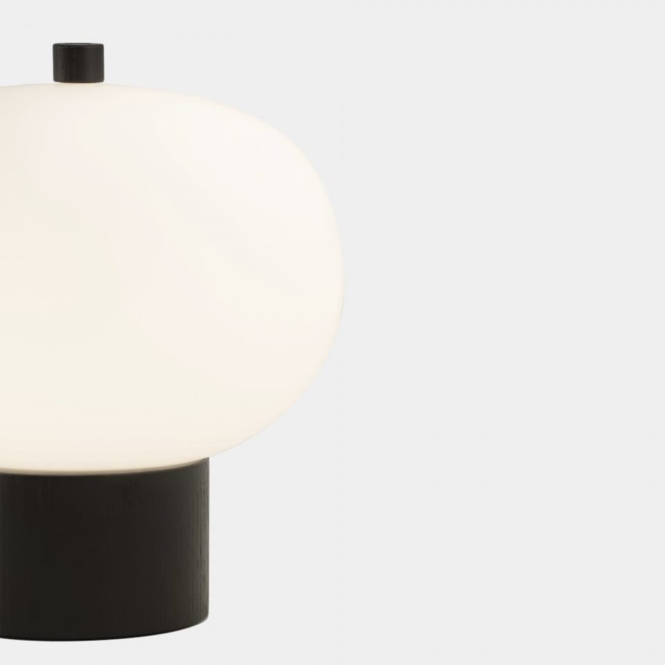 Светодиодная настольная лампа из опалового стекла LedsC4 Ilargi ARCH-00039595 - Вид №1