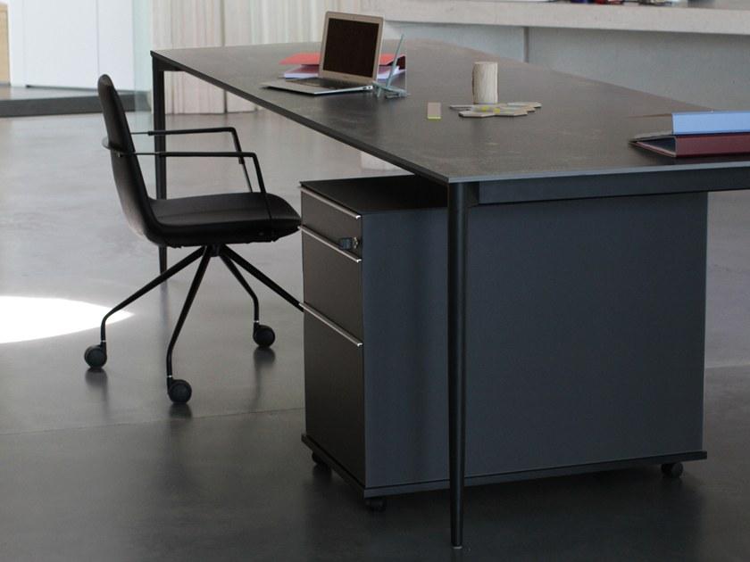 B&T Design Офисный стул на козелке с подлокотниками на колесиках Pera sun-id-1381745 - Вид №6