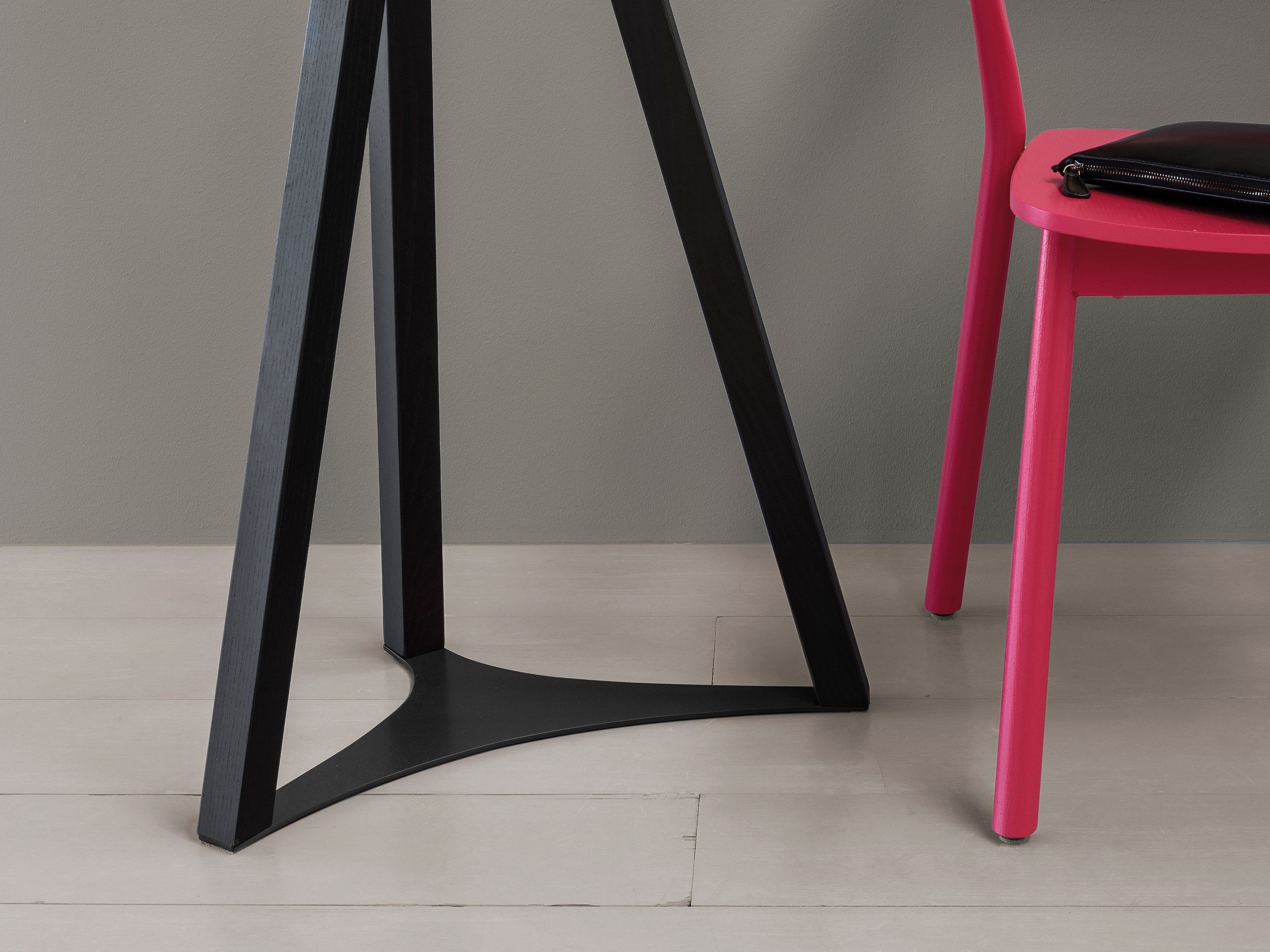 Деревянная напольная вешалка TrabA' TOBIAS ARCH-00037531 - Вид №5