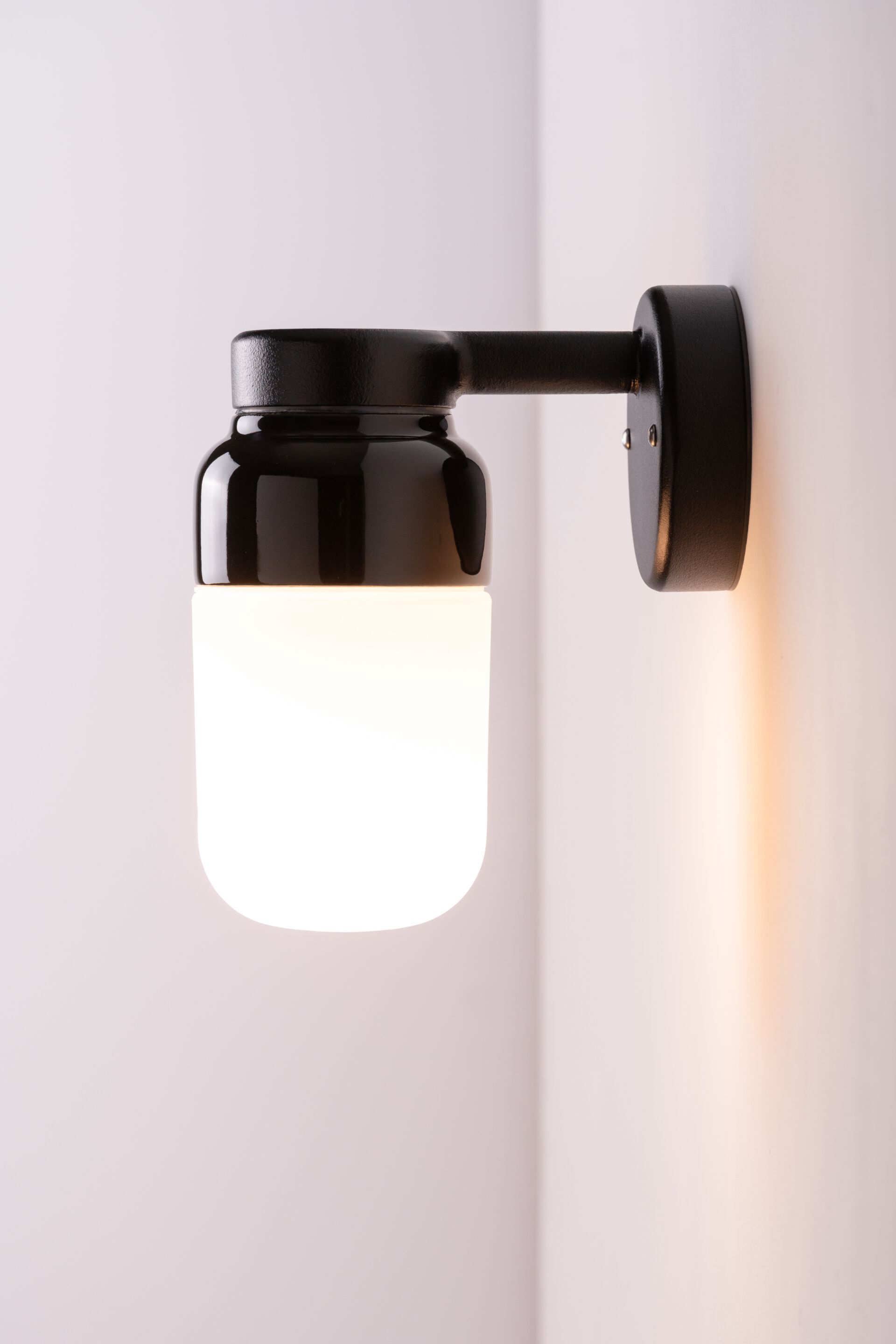 Матовый и фарфоровый стеклянный настенный светильник Ifö Electric Ohm ARCH-00150224 - Вид №3