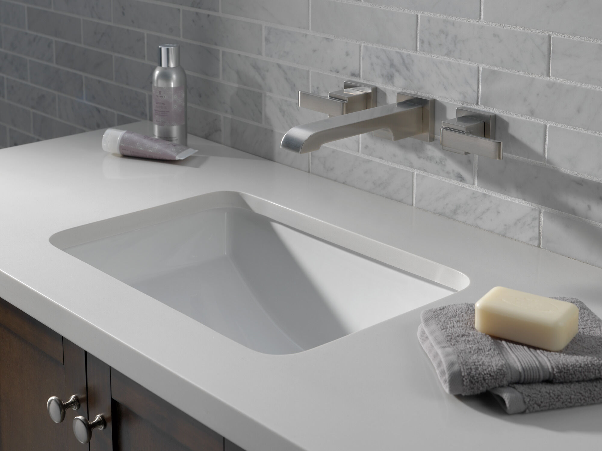 T3567LF-SSWL Накладка для смесителя для ванной комнаты с двумя ручками Delta Faucet Ara Нержавеющая сталь - Вид №2