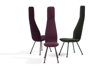 Стул из ткани с высокой спинкой