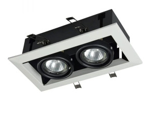 Несколько металлических утопленных прожекторов