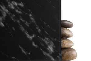 FSRT334 Стекло Vivispectra elements показано в конфигурации отражения с прослойкой черного мрамора и стандартной отделкой Forms-surfaces