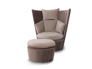 Тканевое кресло с высокой спинкой и подставкой для ног