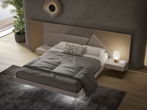 Двуспальная кровать