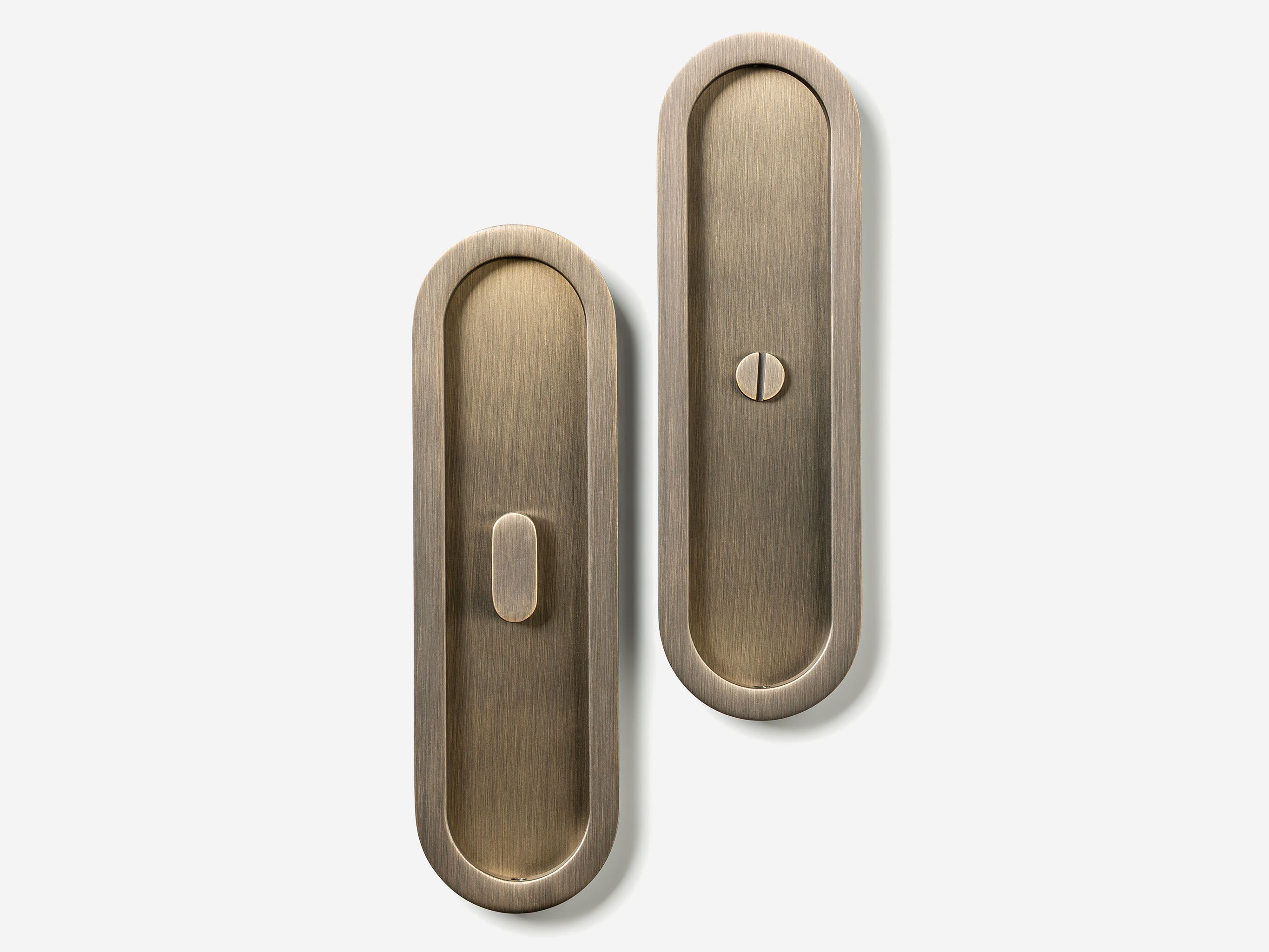 Латунная утопленная ручка Lo & Co Interiors Flush Pull ARCH-00130591